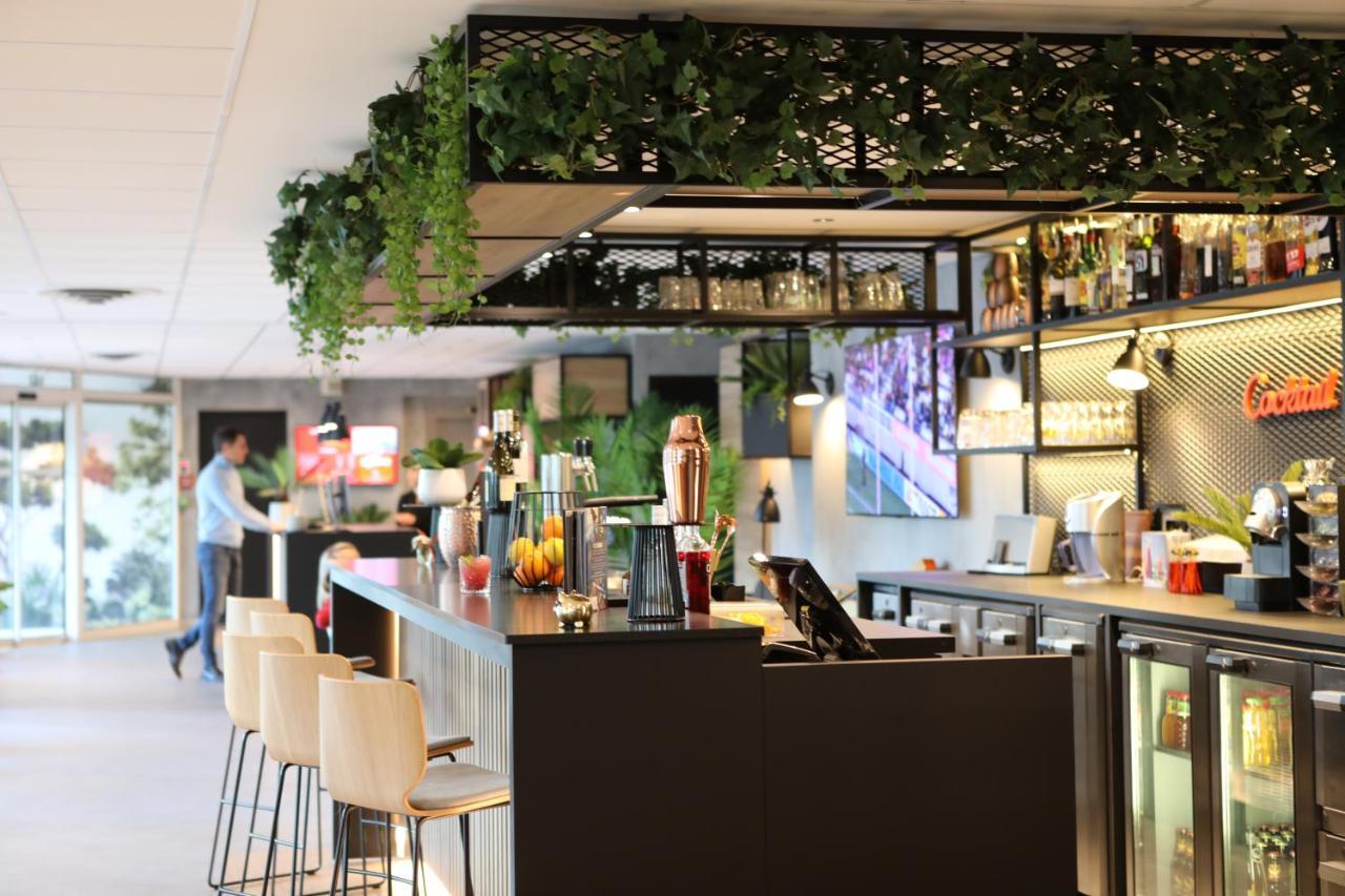 Отель Ibis Обена Экстерьер фото