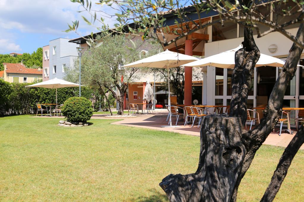 Отель Ibis Обена Экстерьер фото